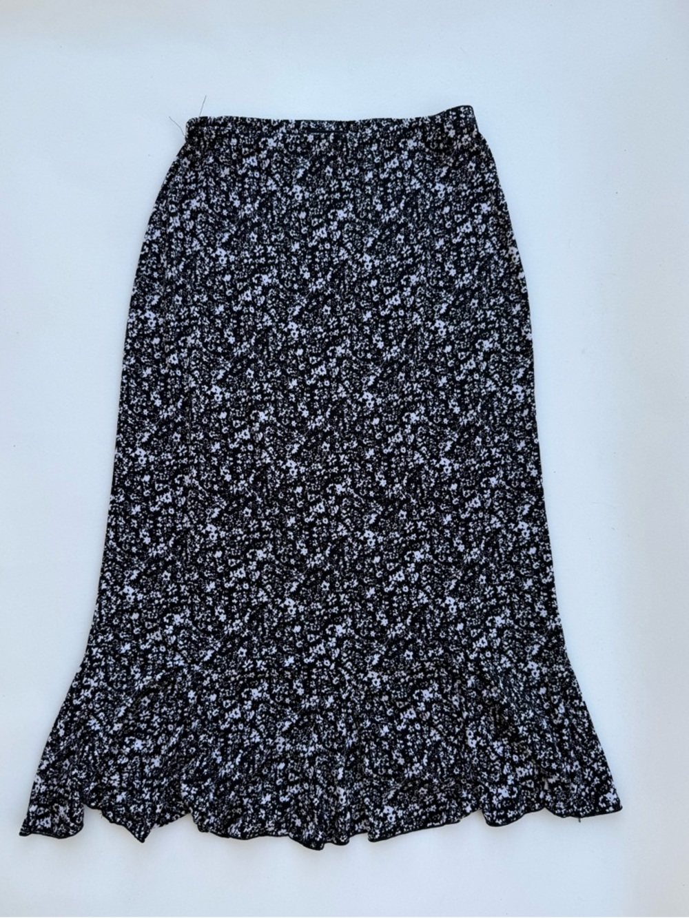 VTG Perseption Concept Flowy Floral Skirt Black White Knee Length Pleats Sm